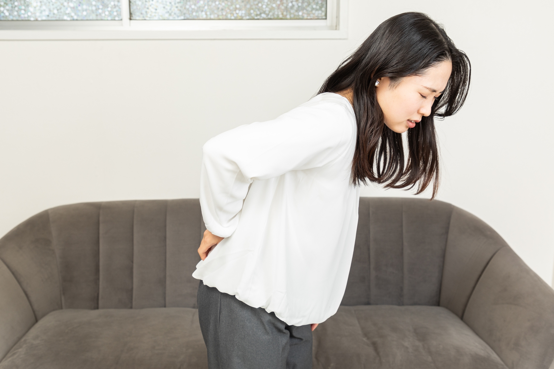 腰痛で悩む女性|八幡市 整体 腰痛